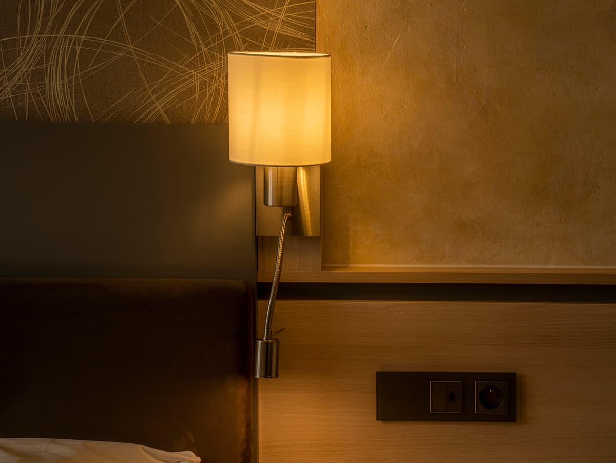Detailaufnahme einer modernen Wandlampe